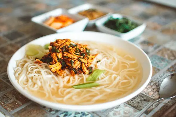 Sopa Casera de Pollo con Fideos